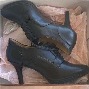 Bandolino Black Stiletto Heels with Pointed Toe